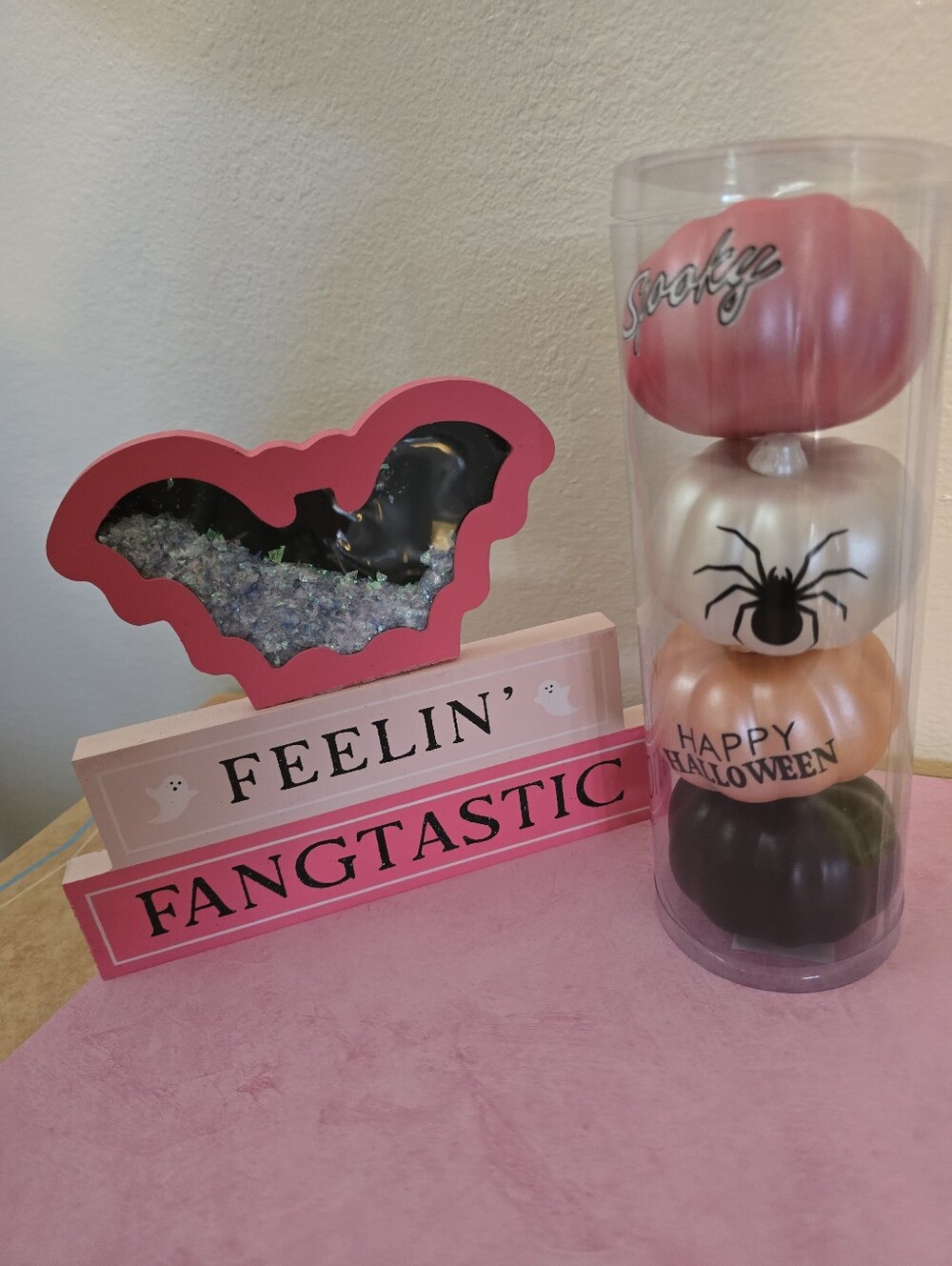 Pink Bat 'Feelin' Fangtastic And Little Pumkins Halloween Table Decor.